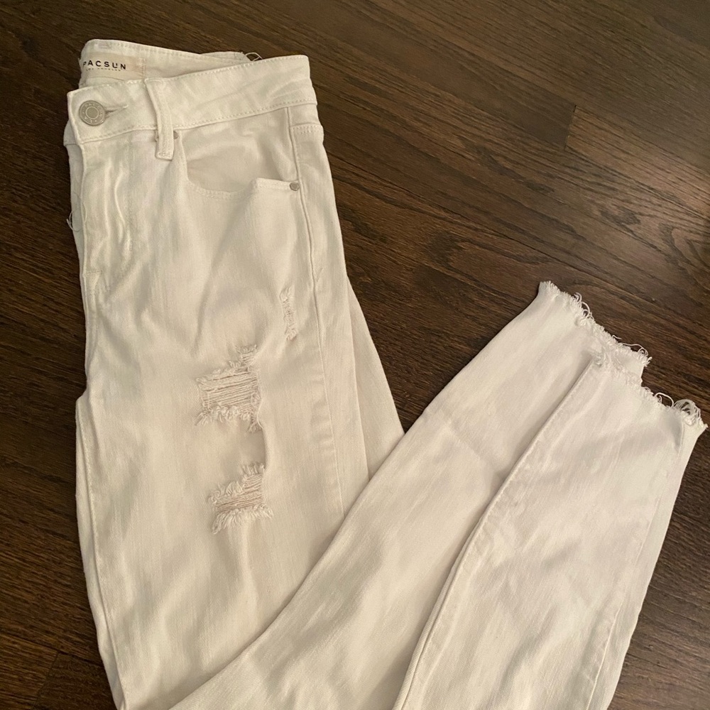 White distressed jeans